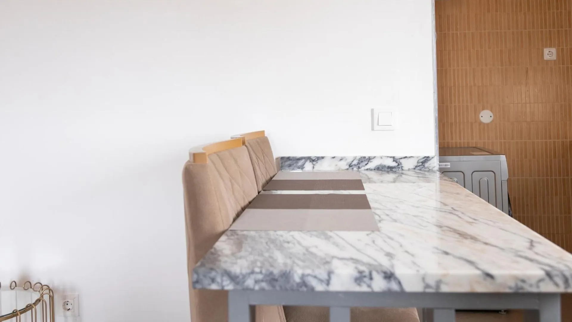 City Center Gem: 2-Bdr Apt In Palmarejo - Lcgr Praia 0*,  Zöld-foki-szigetek