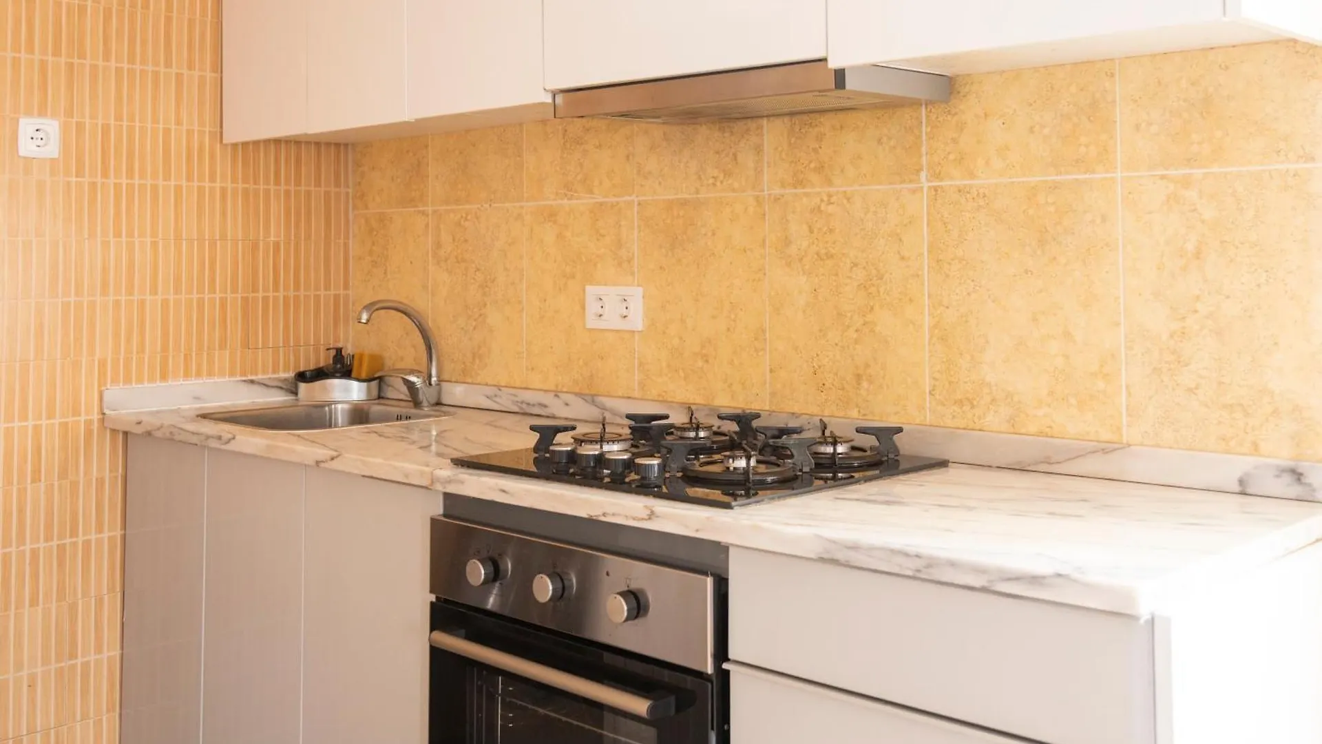 City Center Gem: 2-Bdr Apt In Palmarejo - Lcgr Praia Apartman